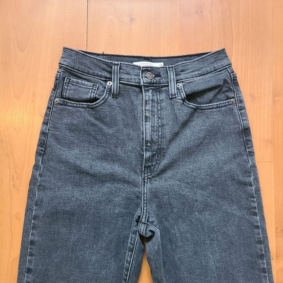 Levi's High Waisted Taper Jeans - Picture 3 of 13